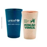 Capacidade para 320 ml. Copo sustentável feito com 50% de fibra de madeira e 50% de Plástico Premium (PP), reduzindo a quantidade de plástico e reaproveitando resíduos renováveis. Cores inovadoras, design moderno e acabamento impecável, feito em material atóxico e resistente ao micro-ondas e máquina de lavar.