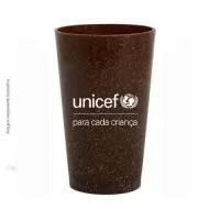 Capacidade para 320 ml. Copo sustentável feito com 50% de fibra natural de coco ou madeira e 50% de Plástico Premium (PP), reduzindo a quantidade de plástico e reaproveitando resíduos renováveis. Design moderno e acabamento impecável, feito em material atóxico e resistente ao microondas e máquina de lavar.