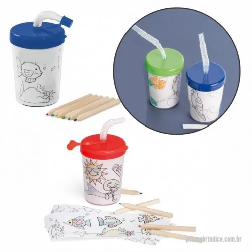 Copo infantil personalizado - Copo para Colorir – CPI1 copo para viagem para crianças em PP e PS com canudo flexível e capacidade até 200 ml. Corpo com 3 desenhos para colorir (6 mini lápis em cor inclusos). Food grade. Tampas com diversas opções de cores. Produto personalizável em silkscreen 1 cor na capa. Tamanho Aproximado 7,2 x 9,8 cm. Consulte disponibilidade.