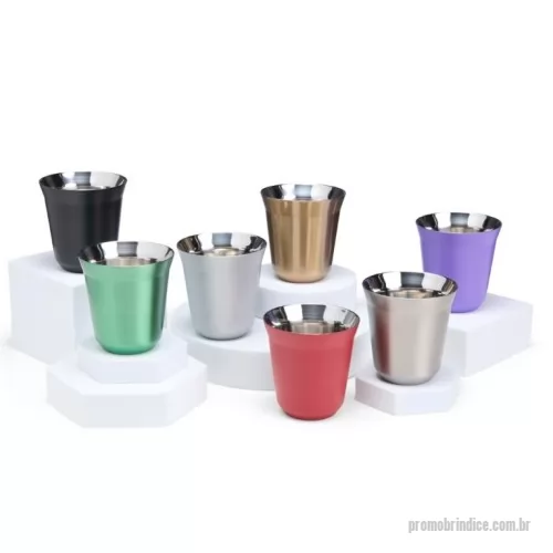 Copo Inox personalizado - Descrição: A pausa do cafezinho merece o copo certo! Compacto, resistente e com parede dupla, nosso copo feito em inox com capacidade de 150ml, mantém a bebida numa temperatura agradável por mais tempo. Perfeito para aquele café que aquece a alma, um chá para relaxar ou até um gole refrescante de água.  Altura :  7,8 cm  Largura :  7,6 cm  Circunferência :  22,9 cm
