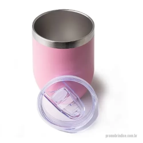 Copo Inox personalizado - **Sobre o Produto**  O **Copo Térmico Inox 320ml Personalizado** é um brinde sofisticado, funcional e de alta qualidade, ideal para empresas, eventos e ações promocionais.  Produzido em **inox com parede dupla**, auxilia na conservação da temperatura de bebidas quentes e frias por mais tempo. Seu design moderno conta com tampa com bocal e trava de segurança, proporcionando mais praticidade e segurança durante o uso.  **Destaques do Produto**  * Material em inox resistente * Parede dupla térmica * Livre de BPA * Tampa com bocal e trava de segurança * Ideal para bebidas quentes e frias * Design moderno e funcional  **Personalização**  A personalização pode ser realizada por:  * **Gravação a laser:** acabamento elegante, preciso e permanente * **Impressão DTF UV:** cores vibrantes e alta definição  Personalize com logotipo, nome ou arte exclusiva.  **Especificações Técnicas**  * Capacidade: 320ml * Material: Inox * Estrutura: Parede dupla * Tampa: Com bocal e trava de segurança * Livre de