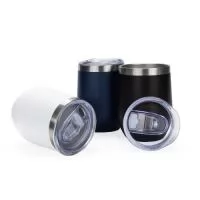 Copo em inox com capacidade máxima de 320ml. Possui estrutura de parede dupla livre de BPA, com interior em inox 304 e exterior em inox 201 com pintura eletrostática. Conta com tampa de pressão em plástico com protetor deslizante para o bocal e anel de vedação em silicone.