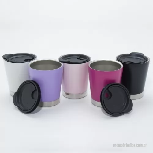 Copo personalizado - Copo Personalizado 18722 com sua logomarca. 20 anos ajudando a cotar Brindes Promocionais com várias empresas num único clique. Copo de parede dupla em inox 304 com capacidade de 300ml, possui tampa plástica de encaixe com acesso ao bocal e área para canudo (não acompanha).Copo de parede dupla em inox 304 com capacidade de 300ml, possui tampa plástica de encaixe com acesso ao bocal e área para canudo (não acompanha).Copo Personalizado, 153079, Elembrancas. Clique e Cote no Portal PromoBríndice!