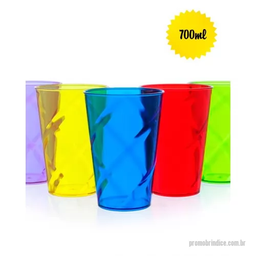 Copo personalizado - Copo twister personalizado. Fabricado em material de alta qualidade esse copo possui capacidade de 700ml. Colorido, super resistente esse é um brinde de baixo custo e conta com ótimo espaço para imprimir a logomarca de empresas e parceiros comerciais