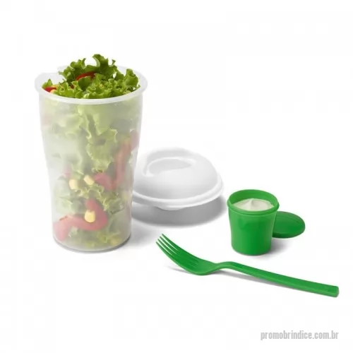 Copo personalizado - Copo para salada em PP com garfo e molheira. Capacidade até 850 mL. Apto para microondas (retirar a tampa). Certificação EU Food Grade. Caixa branca 94659 vendida opcionalmente. ø110 x 190 mm