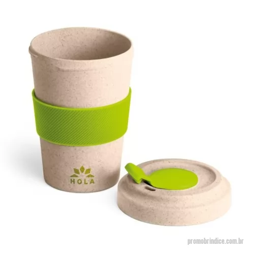 Copo personalizado - Copo de viagem em fibra de bambu (60%) e PP (40%) com tampa e capacidade até 500 ml. A tampa em silicone no topo roda para tapar abertura e prevenir salpicos. Tira de silicone no corpo para facilitar o transporte. Certificação EU Food Grade. ø95 x 140 mm.
