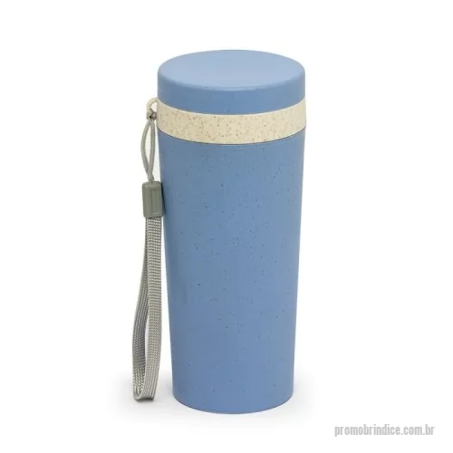 Copo personalizado - Copo com Fibra de Bambu 350ml – Sustentável, Prático e Estiloso  Copo ecológico com capacidade de 350ml, feito em polipropileno livre de BPA com adição de fibra de bambu, garantindo resistência e menor impacto ambiental. Possui parede dupla que ajuda a manter a temperatura interna entre 1 a 2 horas (sem isolamento térmico), tampa rosqueável de vedação e alça de nylon removível para transporte. Seguro para uso em lava-louças, geladeira e micro-ondas, é ideal para o dia a dia com praticidade e consciência ambiental.  Especificações:  Altura: 17 cm  Largura: 7,8 cm  Circunferência: 22,4 cm  Área para gravação: 13,5 cm x 5 cm  Tamanho do cordão: 11,2 cm  Peso aproximado: 107 g