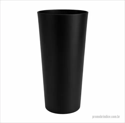 Copo personalizado - Copo com capacidade de 550 ml produzido em polipropileno, com peso de 47 gramas, altura de 15,9 cm, diâmetro da boca de 7,9 cm e base de 6,3 cm, apresentando estrutura leve e resistente para uso frequente. Seu formato alongado proporciona boa ergonom