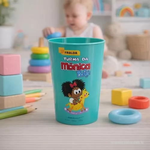 Copo personalizado - Copo com capacidade de 350 ml produzido em polipropileno, com peso aproximado de 20 gramas, altura de 10,6 cm, diâmetro da boca de 7,5 cm e base de 6,0 cm, desenvolvido para oferecer leveza, resistência e praticidade no uso diário, com personalização