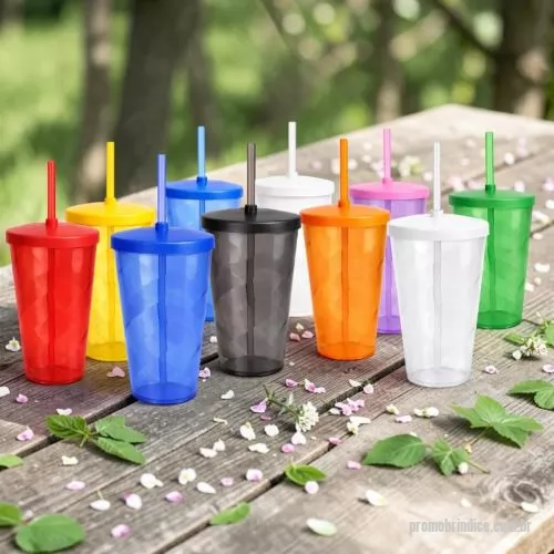Copo personalizado - Copo com capacidade de 750 ml produzido em poliestireno, com peso de 77 gramas, altura de 15 cm, diâmetro da boca de 9,5 cm e base de 7,1 cm, desenvolvido com estrutura rígida e acabamento em relevo espiral que agrega estética e melhor aderência ao u