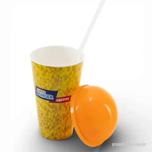 Copo personalizado - Copo com capacidade de 450 ml produzido em polipropileno, com peso de 42 gramas, altura de 12,4 cm, diâmetro da boca de 8,5 cm e base de 5,8 cm, equipado com tampa formato bola e canudo integrado. Conta com tecnologia In Mold Label, onde a arte é apl