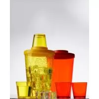 Copo de caipirinha personalizado, com capacidade de 750 ml e cores variadas. Incluso tampa com peneira e copo shot. Brinde de baixo custo com boa área de impressão do logotipo de empresas e parceiros de negócios
