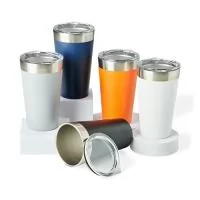 Copo térmico com capacidade de 473ml feito em inox com parede dupla, acompanha tampa acrílica de encaixe com bocal.