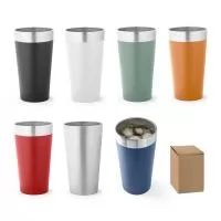 Copo de viagem em aço inox térmico, com parede dupla isolada a vácuo. Capacidade até 540 mL. Ideal para preservar as suas bebidas frias ou quentes. Fornecido em caixa presente de papel kraft reciclado. Certificação EU Food Grade. ø85 x 154 mm