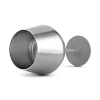 Copo/taça térmico com capacidade de 350 ml, feito em inox (interno 304 / externo 201), haste removível em plástico PP, discos de borracha para estabilidade.
