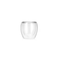 Copo de vidro borossilicado com capacidade máxima de 250 ml e estrutura de parede dupla, que ajuda a impedir o contato direto entre a temperatura do líquido e a parede externa da caneca. Altura : 8,8 cm Largura : 9,3 cm Circunferência : 39,1 cm Peso 