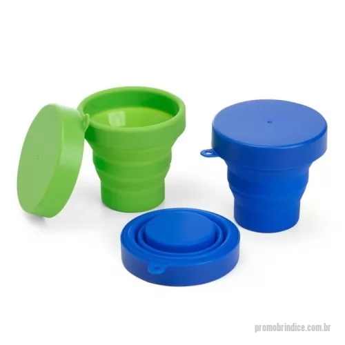 Copo Retrátil personalizado - Copo Retrátil Personalizado 18636B com sua logomarca. 20 anos ajudando a cotar Brindes Promocionais com várias empresas num único clique. Copo Retrátil em Silicone 150ml  Descrição: Copo retrátil feito em silicone livre de BPA, com capacidade de até 150ml. Compacto e prático, é ideal para levar em bolsas, mochilas ou chaveiros. Possui tampa plástica de encaixe com acesso para chaveiro, garantindo praticidade no transporte e higiene no uso diário.  Altura: 7,1 cm Largura: 8,5 cm Circunferência: 24 cm Medidas aproximadas para gravação (CxL): 7 cm x 7 cm (tampa) Tamanho total aproximado (CxL): Altura fechado: 2 cm / Diâmetro do bocal: 6,5 cm Peso aproximado: 44 gCopo Retrátil em Silicone 150ml  Descrição: Copo retrátil feito em silicone livre de BPA, com capacidade de até 150ml. Compacto e prático, é ideal para levar em bolsas, mochilas ou chaveiros. Possui tampa plástica de encaixe com acesso para chaveiro, garantindo praticidade no transporte e higiene no uso diário.  Altura: 7,1 cm Largura: 8,5 cm Circunferência: 24 cm Medidas aproximadas para gravação (CxL): 7 cm x 7 cm (tampa) Tamanho total aproximado (CxL): Altura fechado: 2 cm / Diâmetro do bocal: 6,5 cm Peso aproximado: 44 gCopo Retrátil Personalizado, 178355, B Brindes Promocionais. Clique e Cote no Portal PromoBríndice!