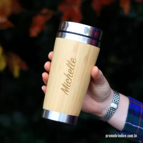 Copo térmico personalizado - Copo Bambu de 500ml, parte interna em inox. Possui tampa com compartimento que pode ser aberto para beber.  Altura :  17,5 cm  Largura :  8,4 cm  Circunferência :  26 cm  Medidas aproximadas para gravação (CxL):  12,5 cm x 6cm  Peso aproximado (g):  192  BAMBU	 	 	 