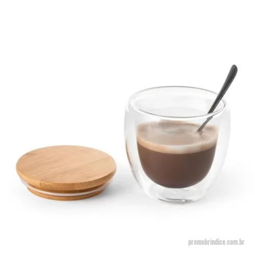 Copo térmico personalizado - Copo em vidro isotérmico (borossilicato), térmico com parede dupla isolada a ar e tampa de bambu. Copo com capacidade até 250 mL, ideal para líquidos frios ou quentes, tendo uma tampa com isolante em silicone que facilita o transporte do copo evitando respingo. Apto para ir ao micro-ondas e à máquina de lavar, retirando a tampa. 