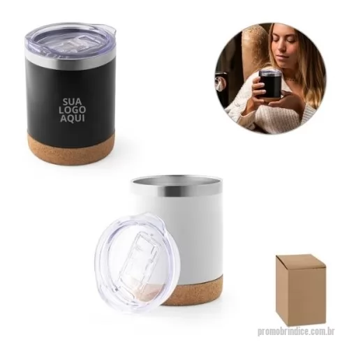 Copo térmico personalizado - Copo térmico inox 400 ml Personalizado  Brinde para empresas: Copo de viagem térmico em aço inox, ideal para brindes corporativos. Com parede dupla isolada a vácuo, este brinde mantém a temperatura de bebidas até 400 mL. A parede externa possui um acabamento fosco elegante e uma base de cortiça que adiciona um toque natural. O copo vem com uma tampa transparente e prática com fecho deslizante. Para completar, este brinde corporativo é fornecido em uma atraente caixa presente de papel kraft, pronta para surpreender e encantar.