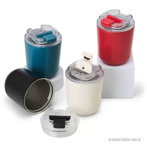 Copo térmico personalizado - Descrição: Feito para manter as bebidas na temperatura ideal por horas, nosso copo térmico de 280ml é eficiente e funcional. Projetado com parede dupla de aço inoxidável, o copo possui uma tampa plástica com acesso ao bocal, além de uma tampa protetora para evitar derramamentos durante o transporte.  Altura :  11 cm  Largura :  8,5 cm  Circunferência :  26,3 cm  Medidas aproximadas para gravação (CxL):  5 cm x 3 cm  Peso aproximado (g):  194