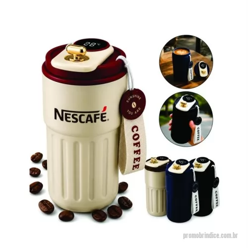 Copo térmico personalizado - Copo Coffee Térmico 420ml em aço inox com parede dupla e visor digital de temperatura na tampa. Ideal para manter bebidas quentes ou frias por mais tempo, proporcionando praticidade e elegância no dia a dia. Design moderno, acabamento premium e excelente área para personalização com logomarca. Perfeito para ações promocionais, brindes corporativos, eventos e campanhas de marketing.
