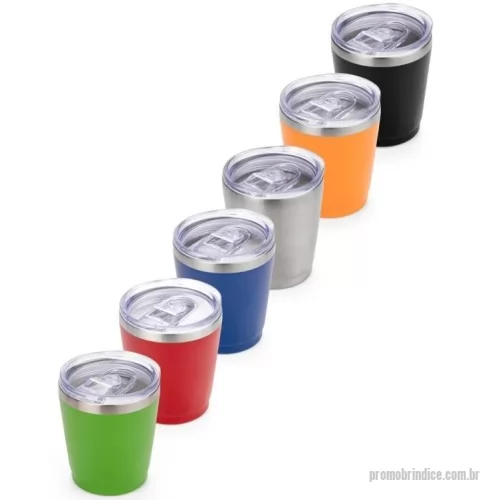 Copo térmico personalizado - O Copo Térmico Personalizado 200ml em Inox é uma opção de brinde corporativo personalizado indicada para empresas, eventos, campanhas promocionais, feiras, kits de boas-vindas e ações de relacionamento com clientes e colaboradores.  Com capacidade de 200 ml, o copo possui estrutura em inox, tampa transparente com bocal, trava de segurança e vedação em silicone. Seu tamanho compacto facilita o uso no escritório, em reuniões, viagens e no dia a dia.  O copo térmico pode ser personalizado com o logotipo ou identidade visual da empresa, tornando-se um brinde útil e uma forma de manter a marca presente na rotina de clientes e funcionários. A área aproximada para gravação é de 4 x 8 cm.  Este modelo está disponível em diferentes cores e é uma boa escolha para quem procura copo térmico personalizado com logo, copo inox personalizado, copo personalizado para empresas ou brindes corporativos úteis e modernos.