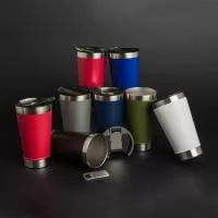 Copo Térmico 500ml com Abridor – Praticidade e Estilo em um Só Produto  Descrição: Copo térmico em inox com acabamento liso e design moderno, capacidade de 500ml. Livre de BPA, mantém a temperatura das bebidas por mais tempo. Acompanha tampa funcional com abridor integrado, ideal para uso em eventos, viagens ou no dia a dia.  Especificações: Altura: 17,1 cm Largura: 9,1 cm Circunferência: 29,3 cm Área de gravação: 12 x 6 cm Peso: 268 g  Perfeito para personalização e brindes diferenciados que unem utilidade e elegância.