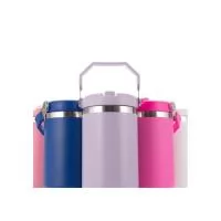 Copo térmico inox com a capacidade máxima de 800 ml. Apresenta estrutura em parede dupla, tampa plástica rosqueável com vedação a vácuo com alça fixa em inox e uma camada em plástico, além de bico flexível. Acompanha canudo plástico para encaixe inte