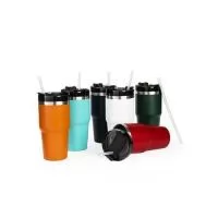 Copo térmico com capacidade para até 600 ml. Possui estrutura de parede dupla com interior em inox 304 e exterior em inox 201 e pintura em spray, além de tampa rosqueável em polipropileno PP , com abertura por mecanismo giratório e entrada para canud