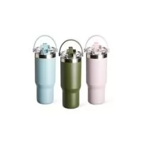Copo térmico em aço inox com capacidade de até 900 ml. Apresenta construção em parede dupla, tampa rosqueável plástica com vedação a vácuo e tampa adicional com proteção para o bocal, o que permite a conservação da temperatura de líquidos por mais te