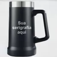 Copo Térmico Personalizado 710ml com Alça tipo Caneca, desenvolvido para quem busca praticidade, conforto e estilo. Com excelente capacidade térmica e ampla área para personalização em serigrafia, é uma ótima opção para brindes corporativos, eventos e campanhas promocionais, valorizando sua marca em todos os momentos.