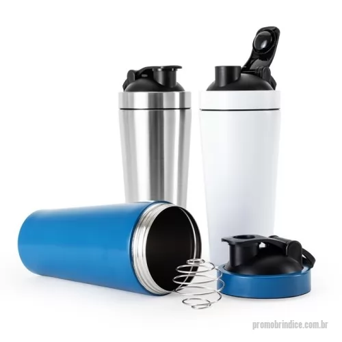 Coqueteleira personalizada - Coqueteleira Inox 900ml – Estilo, Praticidade e Durabilidade  Descrição: Coqueteleira produzida em aço inox de alta qualidade, com capacidade para até 900ml, ideal para preparar bebidas com eficiência e elegância. Possui tampa rosqueável em inox com detalhes em plástico, alça integrada ajustável e fechamento por trava que garante segurança durante o uso. Acompanha mola misturadora, perfeita para misturar shakes, suplementos ou drinks com uniformidade.  Especificações: Altura: 23,5 cm Largura: 9,3 cm Circunferência: 29,3 cm Área de gravação: 17 x 8 cm Peso: 221 g  Perfeita para personalização, brindes fitness ou eventos corporativos, unindo sofisticação e funcionalidade em um único produto.