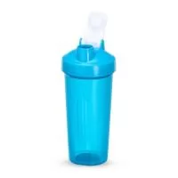 Coqueteleira em polipropileno com capacidade de 700ml, livre de BPA, copo contendo detalhes laterais em relevo e escala de medições em ml e oz. Tampa rosqueável com bocal, trava de segurança e alça para transporte. Acompanha misturador de mola.  Altura :  21 cm  Largura :  5,9 cm  Circunferência :  26,3 cm