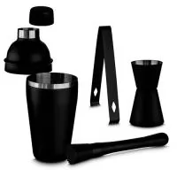 Kit coqueteleira personalizado, ideal para promover sua marca em eventos e reuniões especiais. O kit é composto por uma garrafa de 500 ml com acabamento fosco, socador, dosador e pinça, itens essenciais para preparar drinks com praticidade e estilo. Com sua personalização, este kit se torna um brinde exclusivo que valoriza o momento e proporciona uma experiência única aos seus clientes e parceiros. Presenteie com elegância e sofisticação, destacando sua marca com este item indispensável.