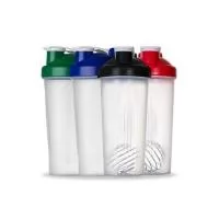 Coqueteleira para shake com capacidade de 600ml, copo com detalhes laterais em relevo e escala de medições em ml e oz. Tampa rosqueável com bocal e trava de segurança, acompanha misturador de mola.