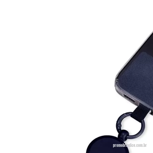 Cordão para celular personalizado - Cordão com alça ajustável para celular feito em poliéster. O acessório é fixado a um cartão retangular que se encaixa na parte interna da capa do celular, próximo à entrada de carregamento USB.