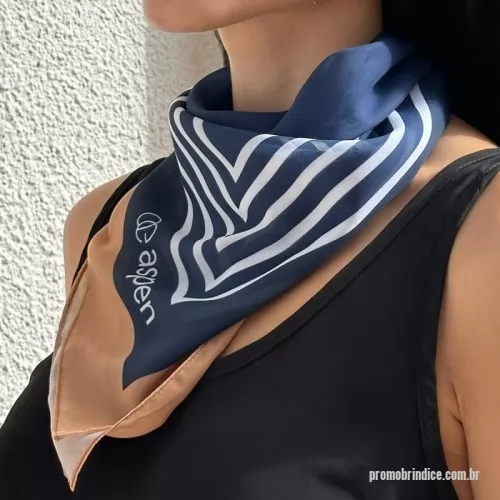 Echarpe personalizado - Sedinha 135x35. Echarpe leve com estampa total sem limite de cores e melhor custo por peça em quantidades maiores. Também em cetim de seda. Para eventos, uniformes de atendimento e kits de boas-vindas. Pedido mínimo: 30 peças. Arte criada pelo nosso estúdio, sem custo no pedido fechado. Fábrica própria no Rio de Janeiro e envio para todo o Brasil. Prazo a partir de 15 dias úteis após a aprovação da arte e o pagamento.