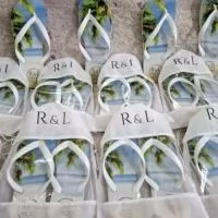 Embalagens personalizadas para Havaianas, criadas para valorizar seu produto com charme, proteção e um toque especial. Perfeitas para presentes, eventos e brindes..
