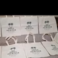 Embalagens personalizadas para Havaianas, criadas para valorizar seu produto com charme, proteção e um toque especial. Perfeitas para presentes, eventos e vendas.