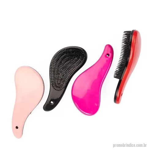 Escova de cabelo personalizada - Descrição: Uma escova com design compacto e ergonômico que deixa os fios desembaraçados sem dificuldades ou causar danos. Feita inteiramente em plástico, conta com cerdas flexíveis são posicionadas em dois níveis diferentes. Proporciona um pentear mais suave e desembaraçante sem repuxar os fios e nem provocar quedas. Além disso, a escova mágica também é versátil e pode ser utilizada em cabelos de todos os comprimentos e curvaturas.