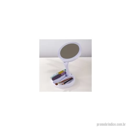 Espelho com Led personalizado - Espelho Dobrável com LED Recarregável e dupla face, material plástico.   O espelho possui uma das faces ampliada 10x e do outro lado, espelho convencional 1x, iluminação LED dos dois lados,   três compartimentos na base para armazenamento de acessórios, espelho giratório e regulável, botão liga/desliga e botão para acionar a iluminação, com funcionamento à base de 4 pilhas AA ou via cabo USB. 