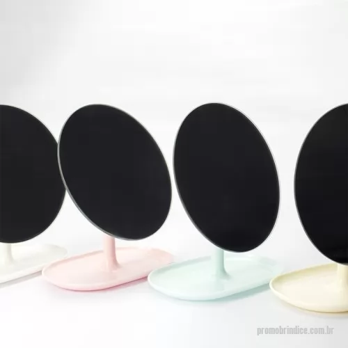 Espelho personalizado - Descrição: Espelho de mesa com estrutura compacta em plástico de fácil montagem. Conta com base fixa e pedestal giratório em 360 graus que permite ajuste prático em diferentes ângulos e posições.  Altura :  25 cm  Largura :  10,7 cm  Comprimento :  15,8 cm  Medidas aproximadas para gravação (CxL):  3 cm x 12 cm  Tamanho total aproximado  (CxL):  Diâmetro: 16 cm