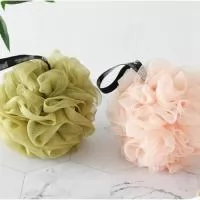 Esponja de nylon em formato de flor.