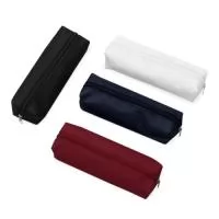 Estojo de nylon inteiro colorido com zíper e parte interna emborrachada.