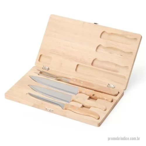 Estojo para kit churrasco e kit cozinha personalizado -  Kit churrasco 4 peças em estojo de madeira. Contém três facas e um garfo