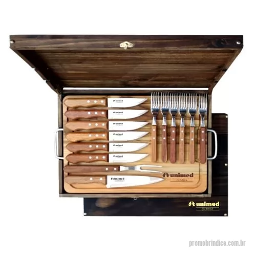 Faqueiro personalizado - Faqueiro em estojo de madeira envelhecida contendo tábua, 06 jogos de talher modelo jumbo + faca e garfo para churrasco Tramontina. Gravação da logo a laser no estojo, tábua e lâmina das facas. Despachamos com frete pago para Sul, Sudeste e Centro Oeste