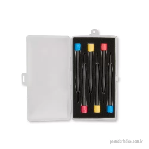 Ferramenta personalizada -  Kit de ferramentas com seis chaves com cabo plástico e pontas metálicas. Contém quatro chaves de fenda e duas chaves Phillips com pontas em tamanhos diferentes. Acompanha estojo plástico com espuma removível para acomodar as peças.