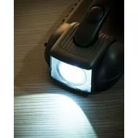 Jogo de ferramentas personalizado com lanterna. Esse kit contém 24 peças é o brinde ideal para ter em casa ou no carro. Com ótimo custo e amplo espaço para promover e divulgar sua marca