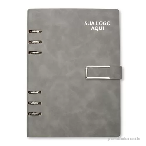 Fichário personalizado - Ofereça sofisticação e organização com o nosso Caderno Fichário Personalizado! Com capa dura em PU, fechamento de fivela imantado e seis anéis, ele permite a reorganização das 119 folhas de papel marfim, atendendo às necessidades do dia a dia empresarial. Personalize com a logo da sua empresa e garanta que seus clientes e colaboradores tenham um brinde prático e estiloso. Medidas aproximadas: 22,9 cm de altura e 16,5 cm de largura.  Deixe sua marca registrada com um caderno fichário que combina funcionalidade e elegância. Um presente único que fará a diferença!